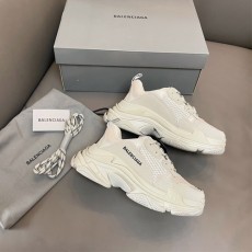 발렌시아가 남여공용 신상 트리플S 604900-2